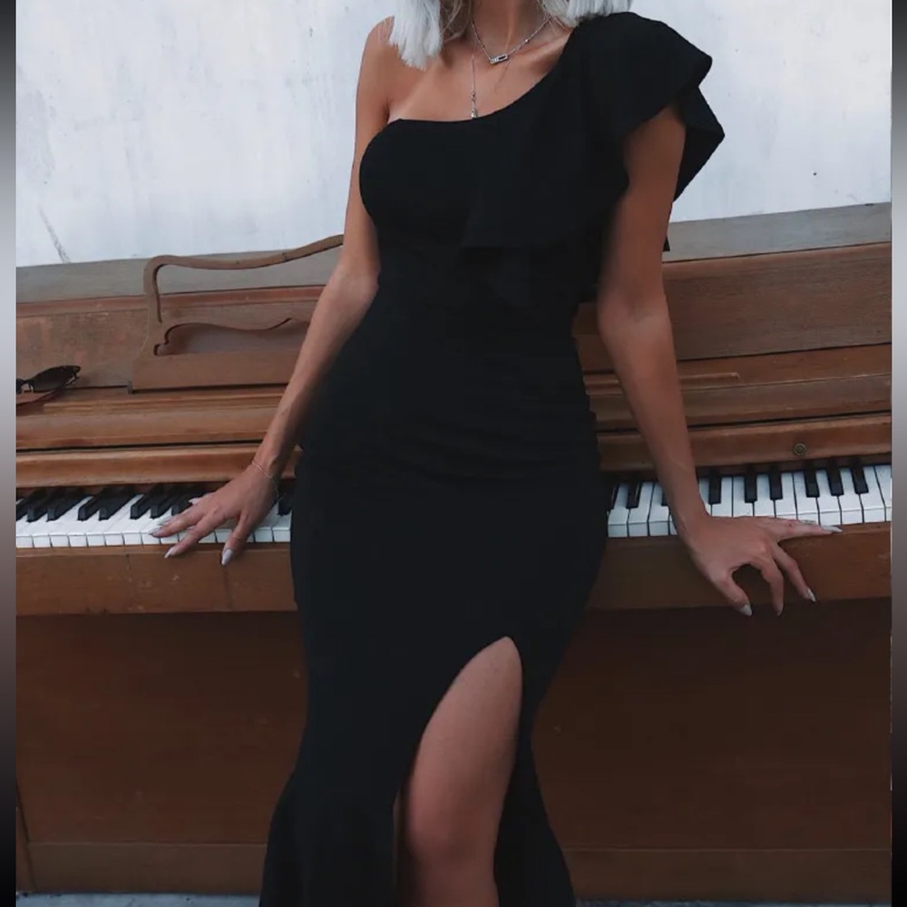 One shoulder black slit midi dress